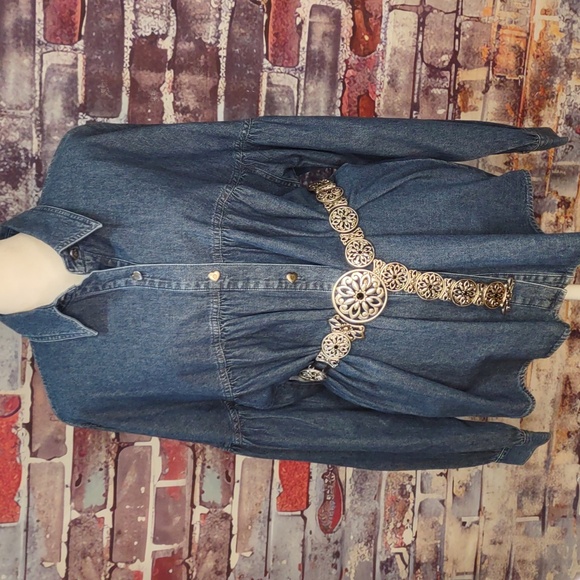 Women's Denim Button-Down Shirt - Picture 6 of 9